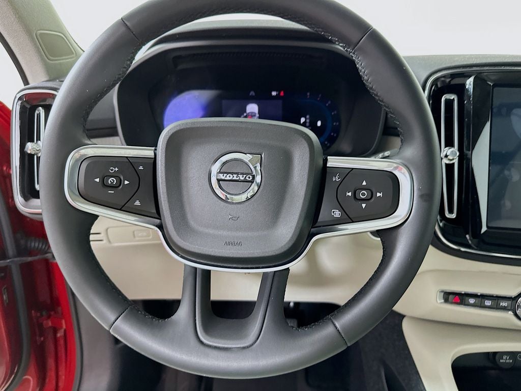 2024 Volvo XC40 B5 Plus Bright Theme
