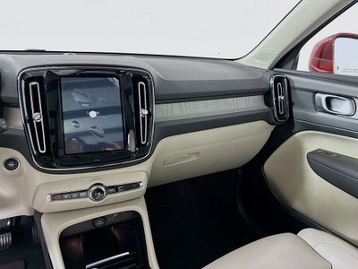 2024 Volvo XC40 B5 Plus Bright Theme