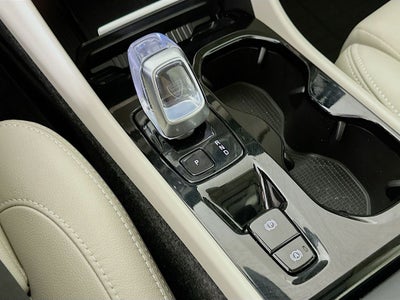 2024 Volvo XC40 B5 Plus Bright Theme
