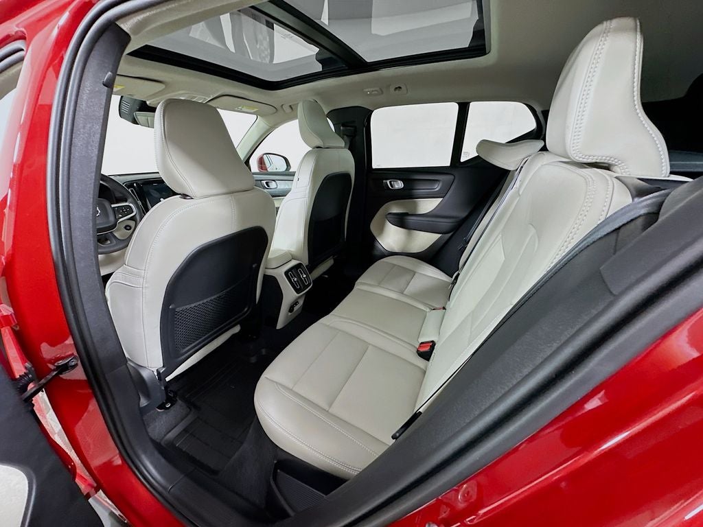 2024 Volvo XC40 B5 Plus Bright Theme