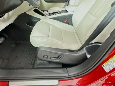 2024 Volvo XC40 B5 Plus Bright Theme