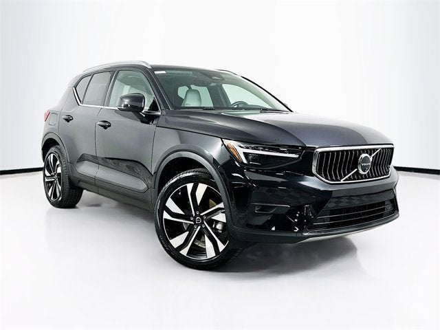 2025 Volvo XC40 Ultra Bright Theme