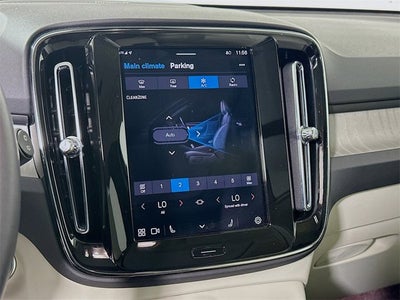 2025 Volvo XC40 Ultra Bright Theme