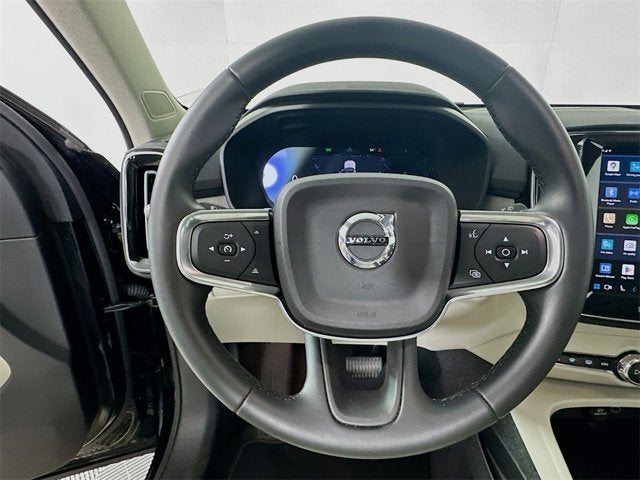 2025 Volvo XC40 Ultra Bright Theme