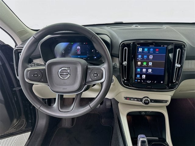 2025 Volvo XC40 Ultra Bright Theme