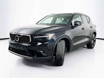 2025 Volvo XC40 Ultra Bright Theme