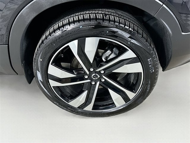 2025 Volvo XC40 Ultra Bright Theme