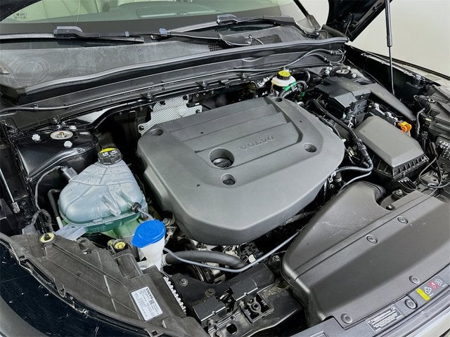 2025 Volvo XC40 Ultra Bright Theme