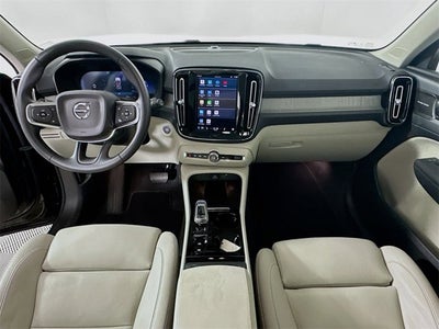 2025 Volvo XC40 Ultra Bright Theme