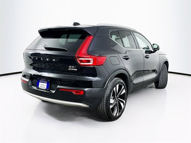 2025 Volvo XC40 Ultra Bright Theme
