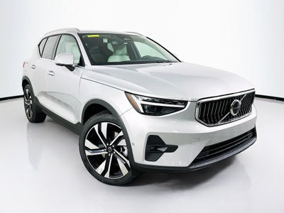 2025 Volvo XC40 B5 Ultra Bright Theme