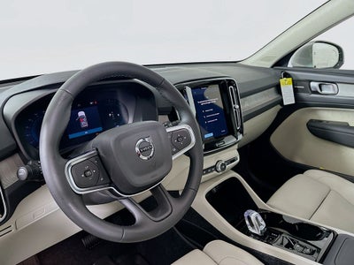 2025 Volvo XC40 B5 Ultra Bright Theme