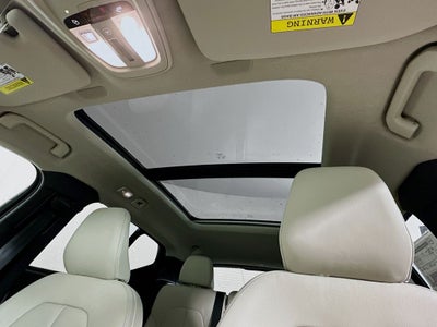 2025 Volvo XC40 B5 Ultra Bright Theme