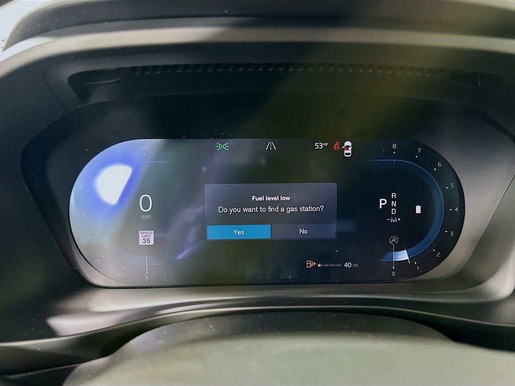 2025 Volvo XC40 B5 Ultra Bright Theme