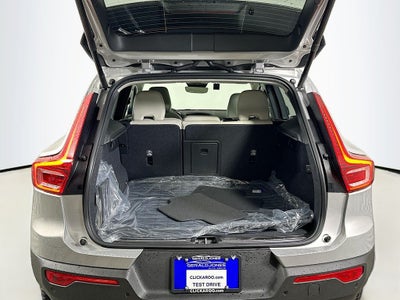 2025 Volvo XC40 B5 Ultra Bright Theme