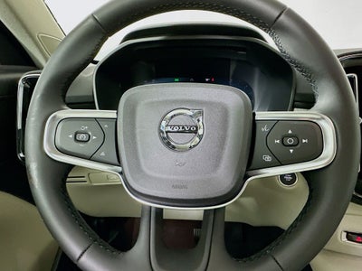 2025 Volvo XC40 B5 Ultra Bright Theme