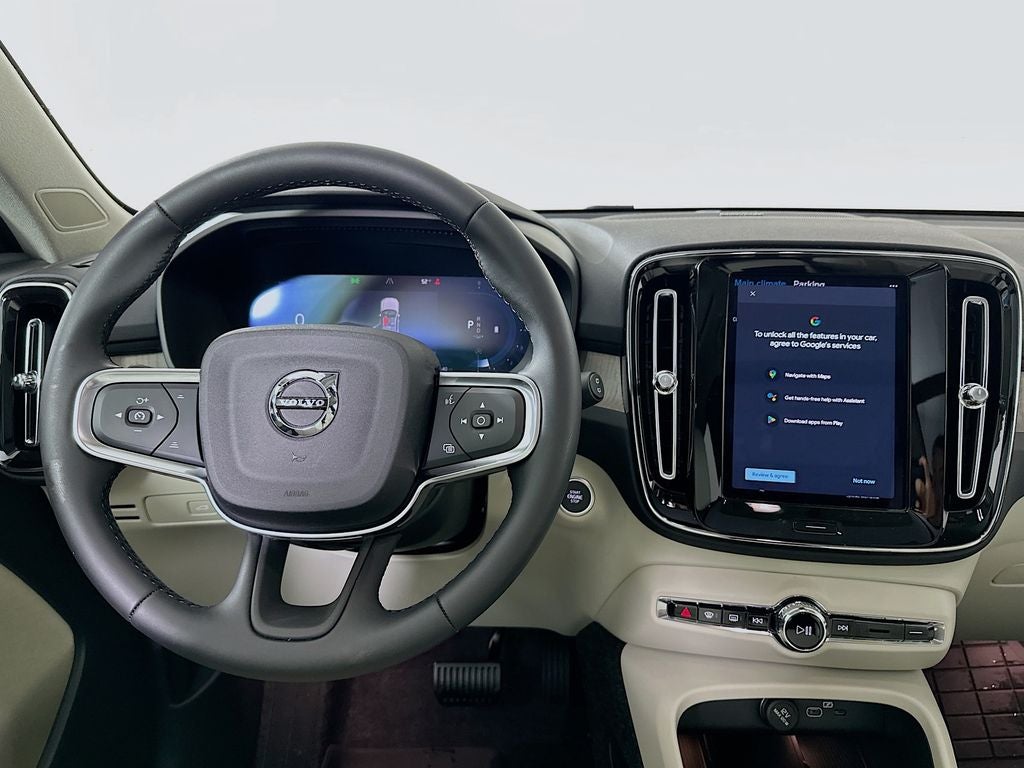 2025 Volvo XC40 B5 Ultra Bright Theme