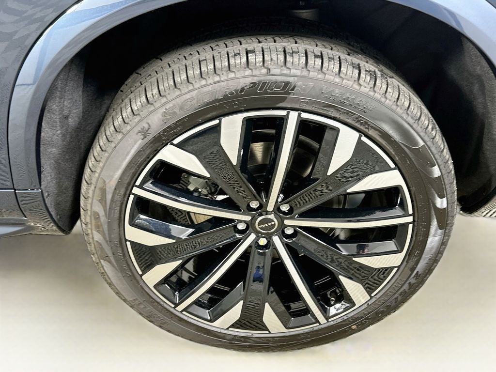 2026 Volvo XC90 B5 Plus