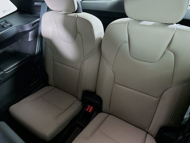 2025 Volvo XC90 Core