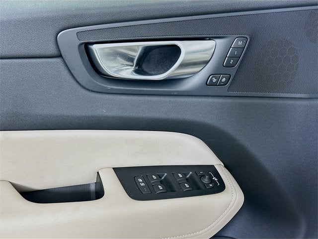 2026 Volvo XC60 Plus