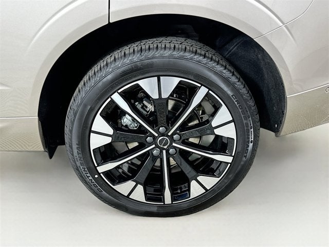 2026 Volvo XC60 Plus