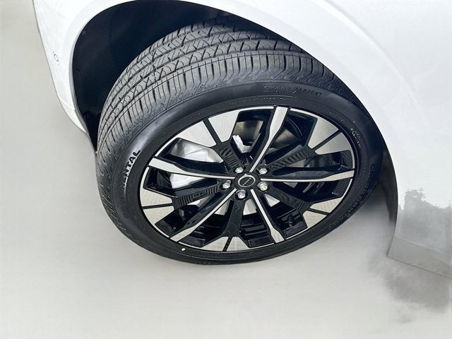 2026 Volvo XC60 Plus