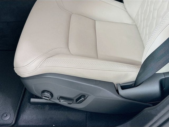 2026 Volvo XC60 Plus