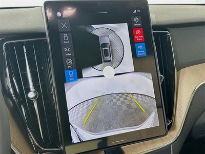 2026 Volvo XC60 Plus