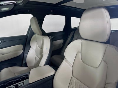 2026 Volvo XC60 Plus