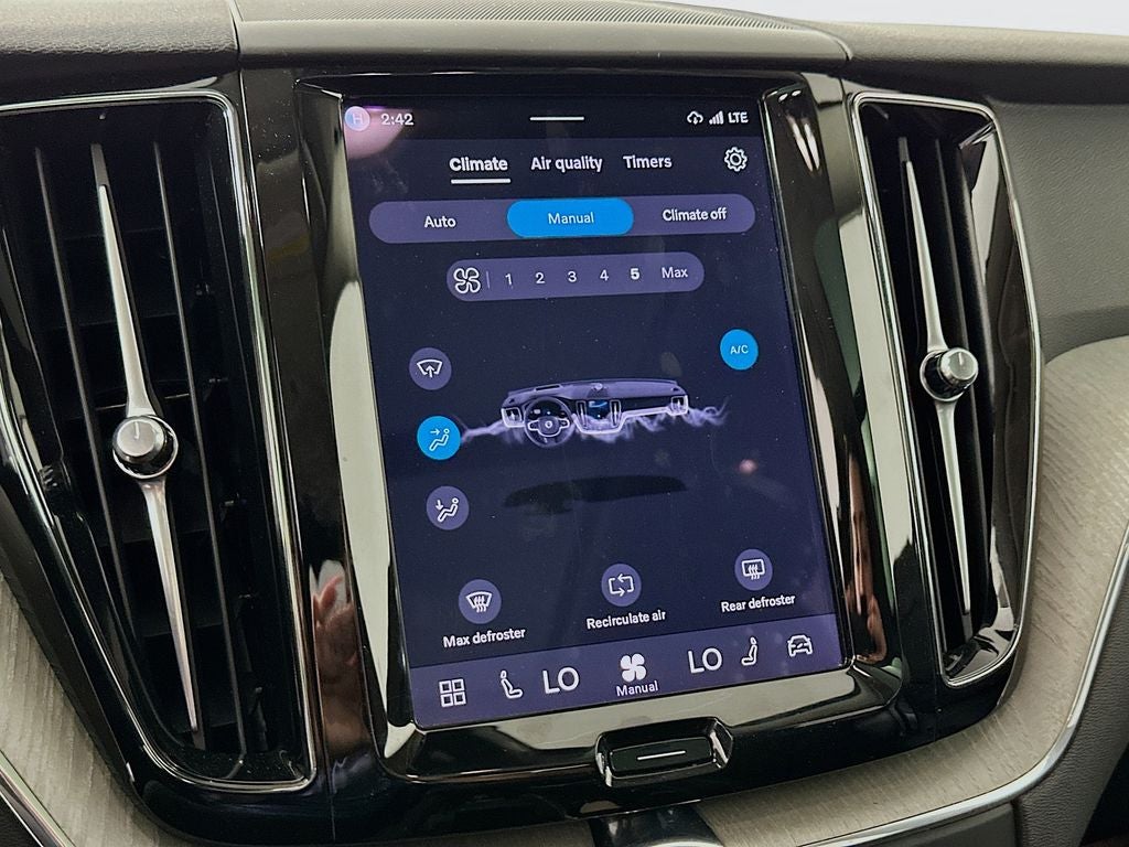 2025 Volvo XC60 B5 Plus
